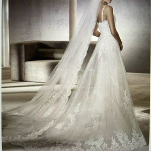 Pronovias petunia size 4 wedding dress and veil